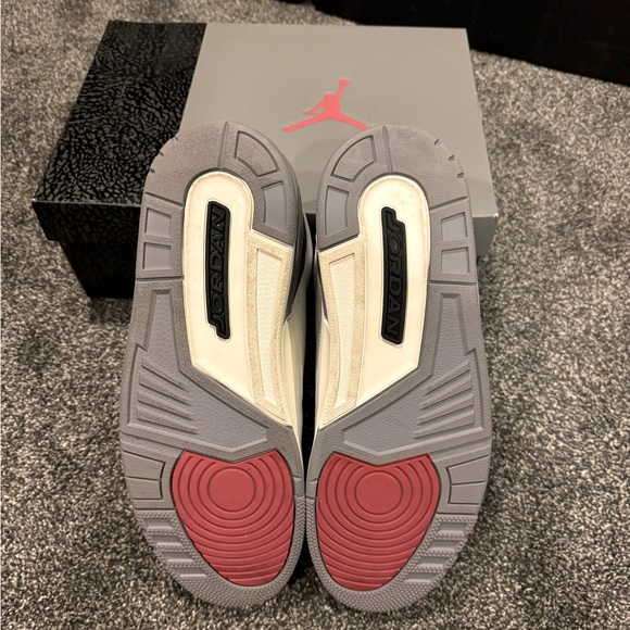 AIR JORDAN 3 RETRO
SUMMIT WHITE/FIRE RED - Picture 5 of 7